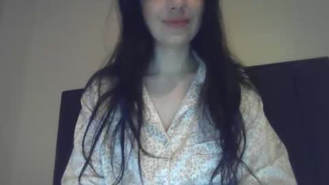 elle010843 online show from 11.11.25