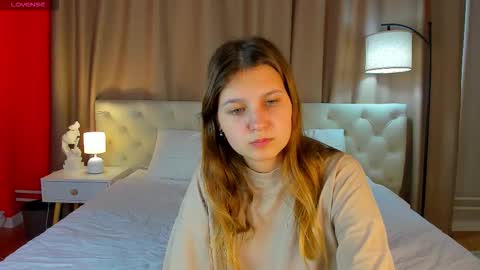 Snapshot of elle_ellise chatting on 09.21.25 elle_ellise online show from 09.21.25