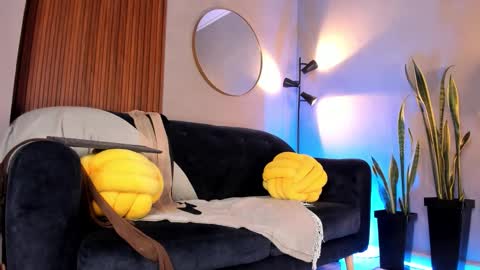 Snapshot of elle_lane chatting on 03.18.26 Elle online show from 03.18.26