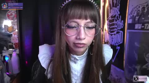 Snapshot of elle_uwu chatting on 09.17.25 follow me on instagram . online show from 09.17.25