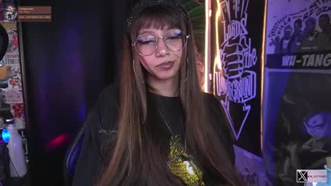 Snapshot of elle_uwu chatting on 09.28.25 follow me on instagram . online show from 09.28.25