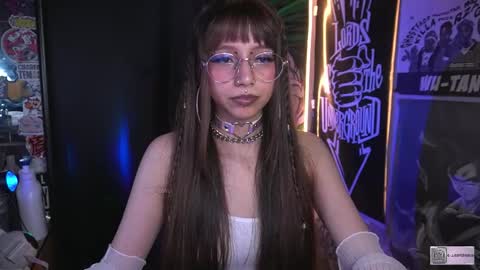 Snapshot of elle_uwu chatting on 09.29.25 follow me on instagram . online show from 09.29.25