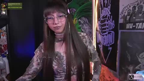 Snapshot of elle_uwu chatting on 10.13.25 follow me on instagram . online show from 10.13.25