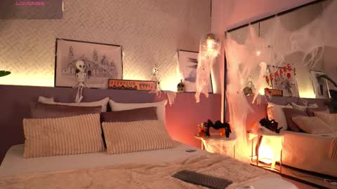 Elle Diane online show from 10.21.25