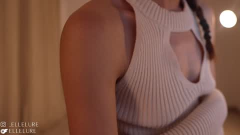 Snapshot of ellelure_ chatting on 01.30.25 Linda Restrepo online show from 01.30.25