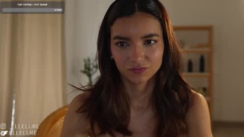 Snapshot of ellelure_ chatting on 02.04.25 Linda Restrepo online show from 02.04.25