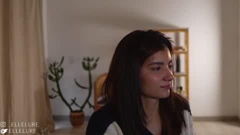 Snapshot of ellelure_ chatting on 02.06.25 Linda Restrepo online show from 02.06.25