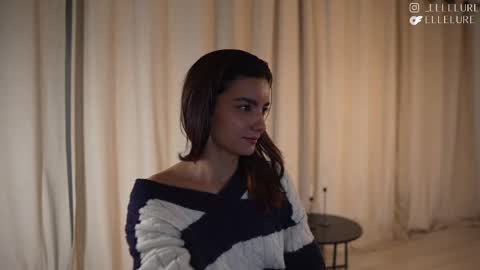 Snapshot of ellelure_ chatting on 02.17.25 Linda Restrepo online show from 02.17.25