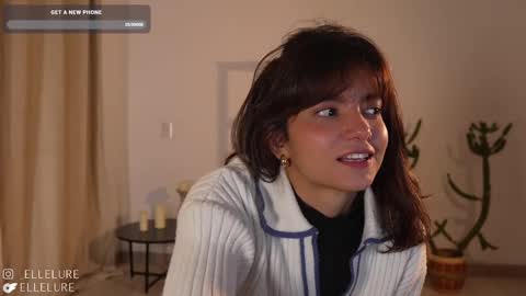 Snapshot of ellelure_ chatting on 02.25.25 Linda Restrepo online show from 02.25.25