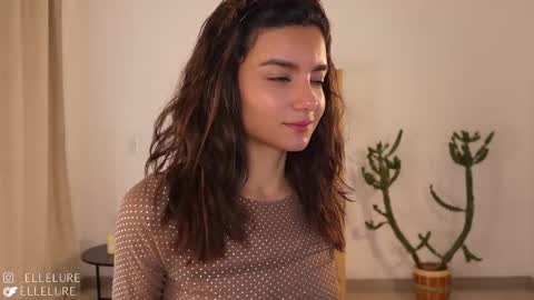 Snapshot of ellelure_ chatting on 02.26.25 Linda Restrepo online show from 02.26.25