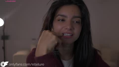 Snapshot of ellelure_ chatting on 10.11.25 Linda Restrepo online show from 10.11.25