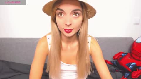 Snapshot of ellen_flow chatting on 12.13.24 ellen_flow online show from 12.13.24