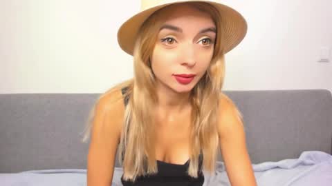 Snapshot of ellen_flow chatting on 02.14.25 ellen_flow online show from 02.14.25