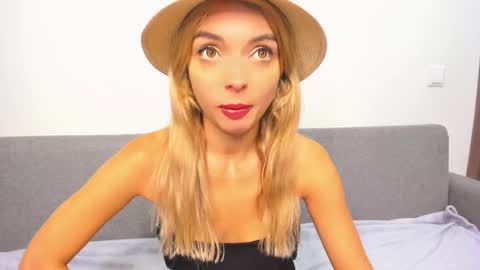 Snapshot of ellen_flow chatting on 02.14.25 ellen_flow online show from 02.14.25