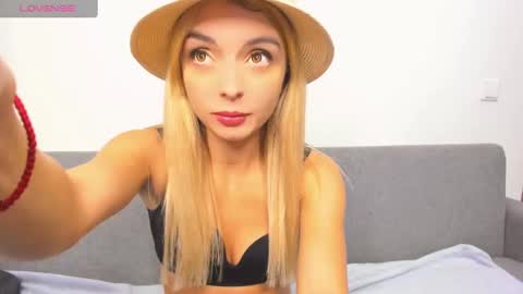 Snapshot of ellen_flow chatting on 02.19.25 ellen_flow online show from 02.19.25