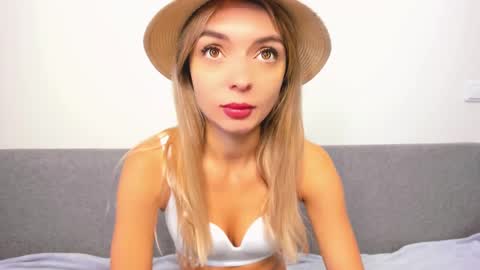 Snapshot of ellen_flow chatting on 02.21.25 ellen_flow online show from 02.21.25