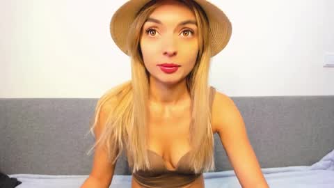 Snapshot of ellen_flow chatting on 03.01.25 ellen_flow online show from 03.01.25