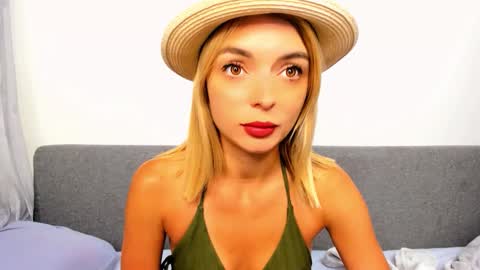 Snapshot of ellen_flow chatting on 09.16.25 ellen_flow online show from 09.16.25