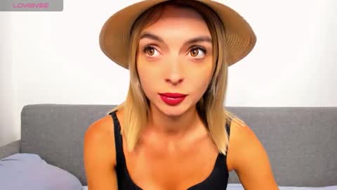 Snapshot of ellen_flow chatting on 09.17.25 ellen_flow online show from 09.17.25