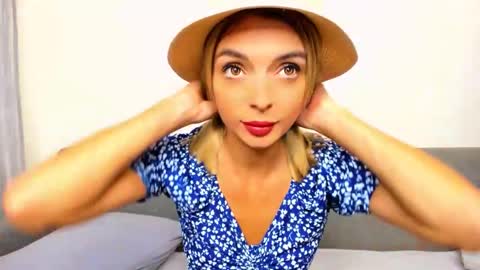 Snapshot of ellen_flow chatting on 09.18.25 ellen_flow online show from 09.18.25