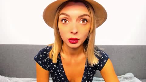 Snapshot of ellen_flow chatting on 10.02.25 ellen_flow online show from 10.02.25