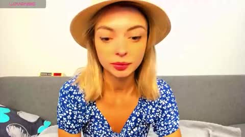 Snapshot of ellen_flow chatting on 10.04.25 ellen_flow online show from 10.04.25