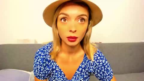 Snapshot of ellen_flow chatting on 10.07.25 ellen_flow online show from 10.07.25