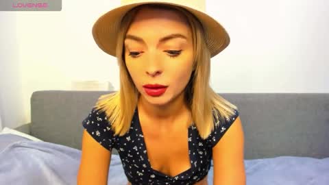 Snapshot of ellen_flow chatting on 10.08.25 ellen_flow online show from 10.08.25