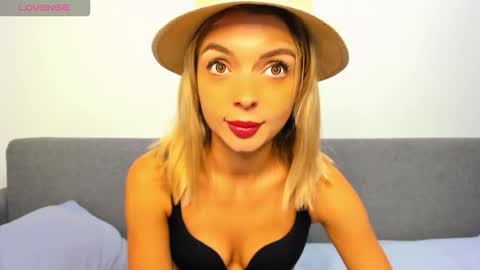 Snapshot of ellen_flow chatting on 10.16.25 ellen_flow online show from 10.16.25