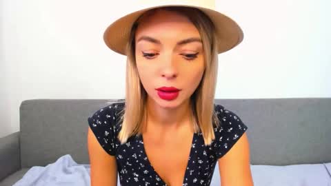 Snapshot of ellen_flow chatting on 10.18.25 ellen_flow online show from 10.18.25