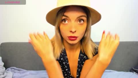 Snapshot of ellen_flow chatting on 10.20.25 ellen_flow online show from 10.20.25