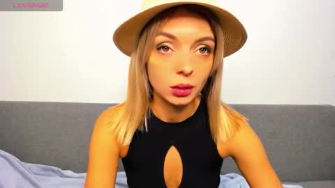 Snapshot of ellen_flow chatting on 10.26.25 ellen_flow online show from 10.26.25