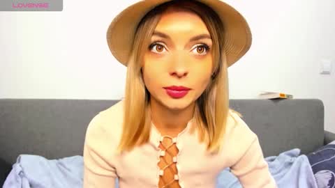 Snapshot of ellen_flow chatting on 10.27.25 ellen_flow online show from 10.27.25