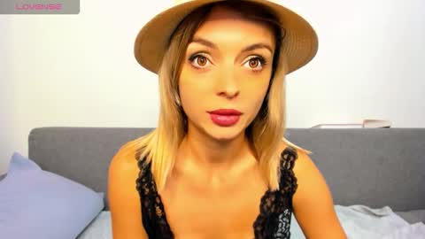 Snapshot of ellen_flow chatting on 10.29.25 ellen_flow online show from 10.29.25