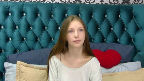 Snapshot of ellenbush chatting on 09.14.25 EllenBush online show from 09.14.25