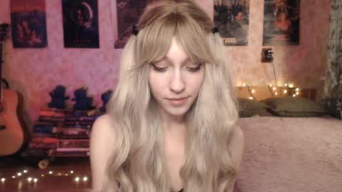 ellie_friendly online show from 01.15.25