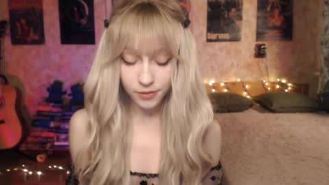 ellie_friendly online show from 01.26.25