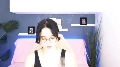 Snapshot of ellie_magic chatting on 10.13.25 ellie_magic online show from 10.13.25