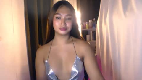 Snapshot of elliecummers chatting on 06.15.26 ellie online show from 06.15.26
