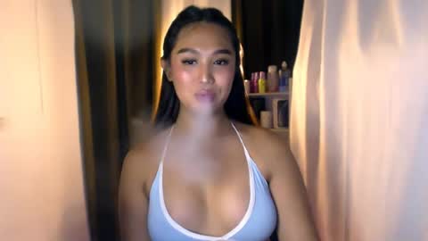 Snapshot of elliecummers chatting on 06.17.26 ellie online show from 06.17.26