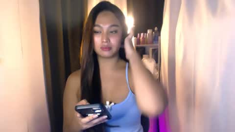 Snapshot of elliecummers chatting on 06.18.26 ellie online show from 06.18.26