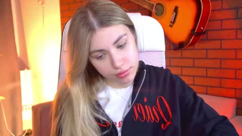 Snapshot of elliecutes chatting on 04.25.26 elliecutes online show from 04.25.26