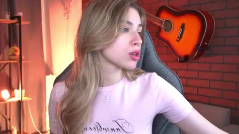 Snapshot of elliecutes chatting on 05.02.26 elliecutes online show from 05.02.26