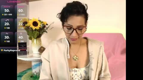 Snapshot of elliee1 chatting on 02.18.25 elliee1 online show from 02.18.25
