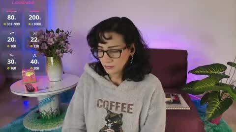 Snapshot of elliee1 chatting on 03.08.25 elliee1 online show from 03.08.25