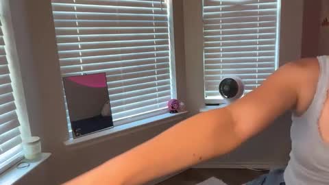 Ellie online show from 03.30.26