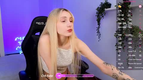 Snapshot of elliefrost chatting on 02.06.25 elliefrost online show from 02.06.25