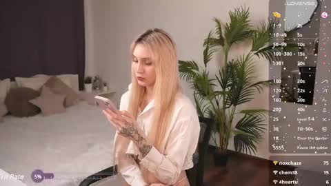 Snapshot of elliefrost chatting on 02.28.25 elliefrost online show from 02.28.25