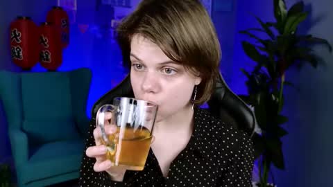 Snapshot of elliemurler chatting on 10.08.25 elliemurler online show from 10.08.25