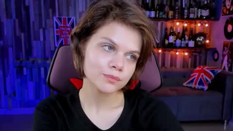 Snapshot of elliemurler chatting on 10.14.25 elliemurler online show from 10.14.25